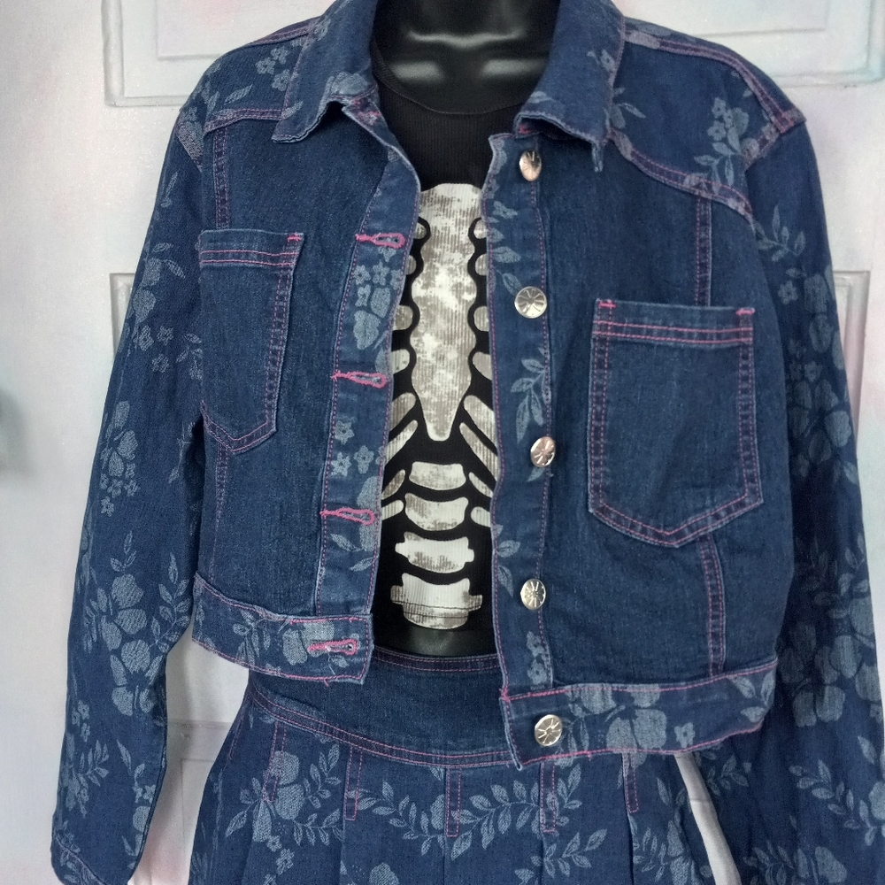 Delia*s NWT Coconut girl floral pattern Denim pleated set! Skirt & jacket! - Picture 4 of 8